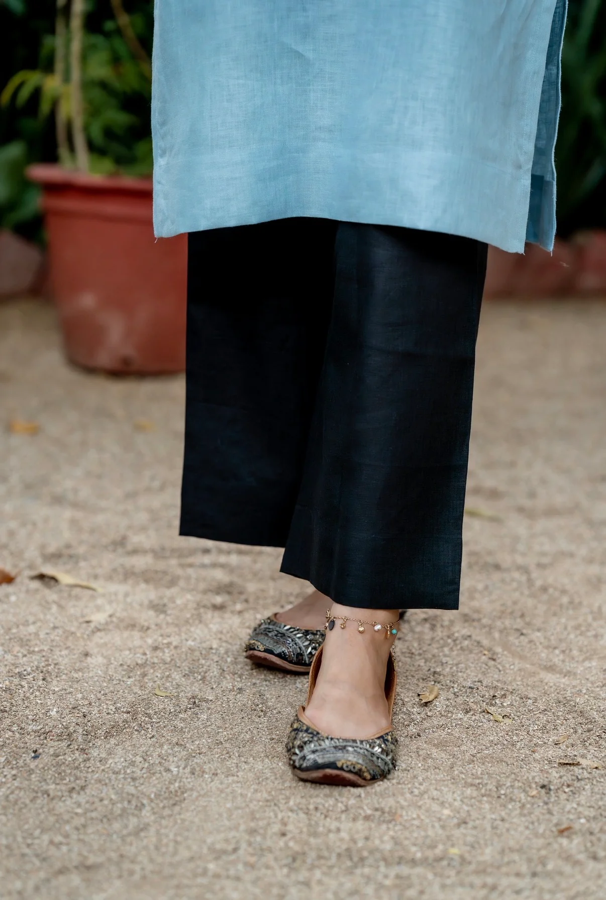 Azure Blue-Black Linen Pair - Image 9