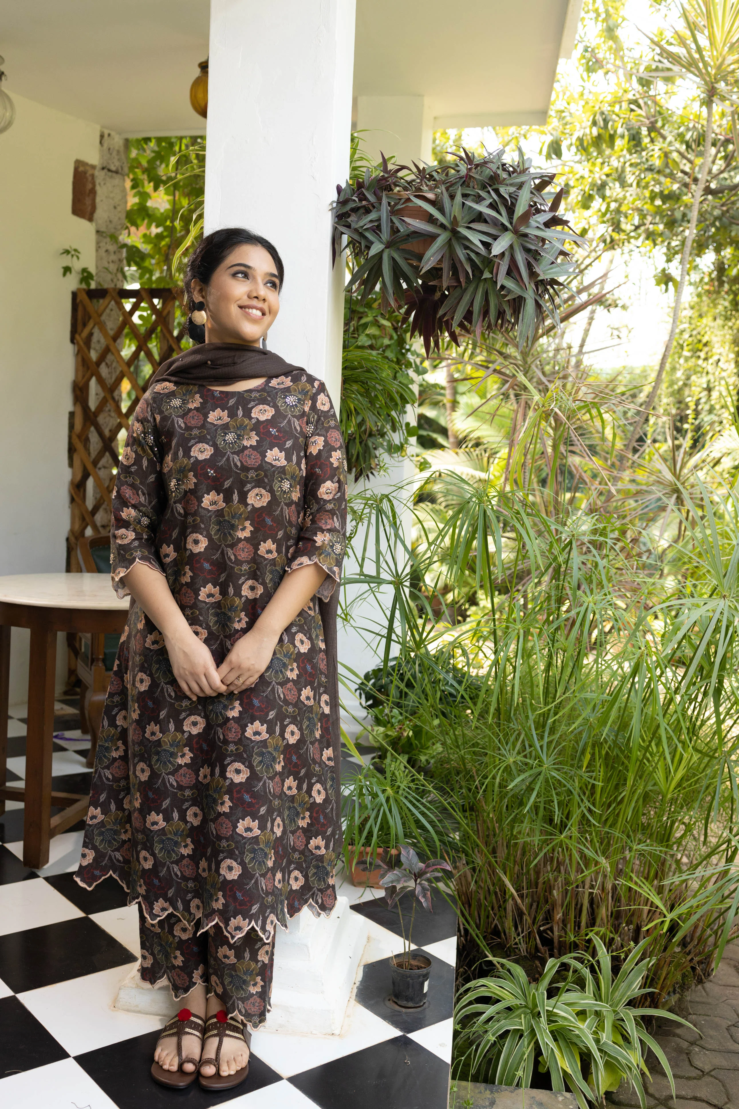 Chocolate Orchid Linen Set - Image 3