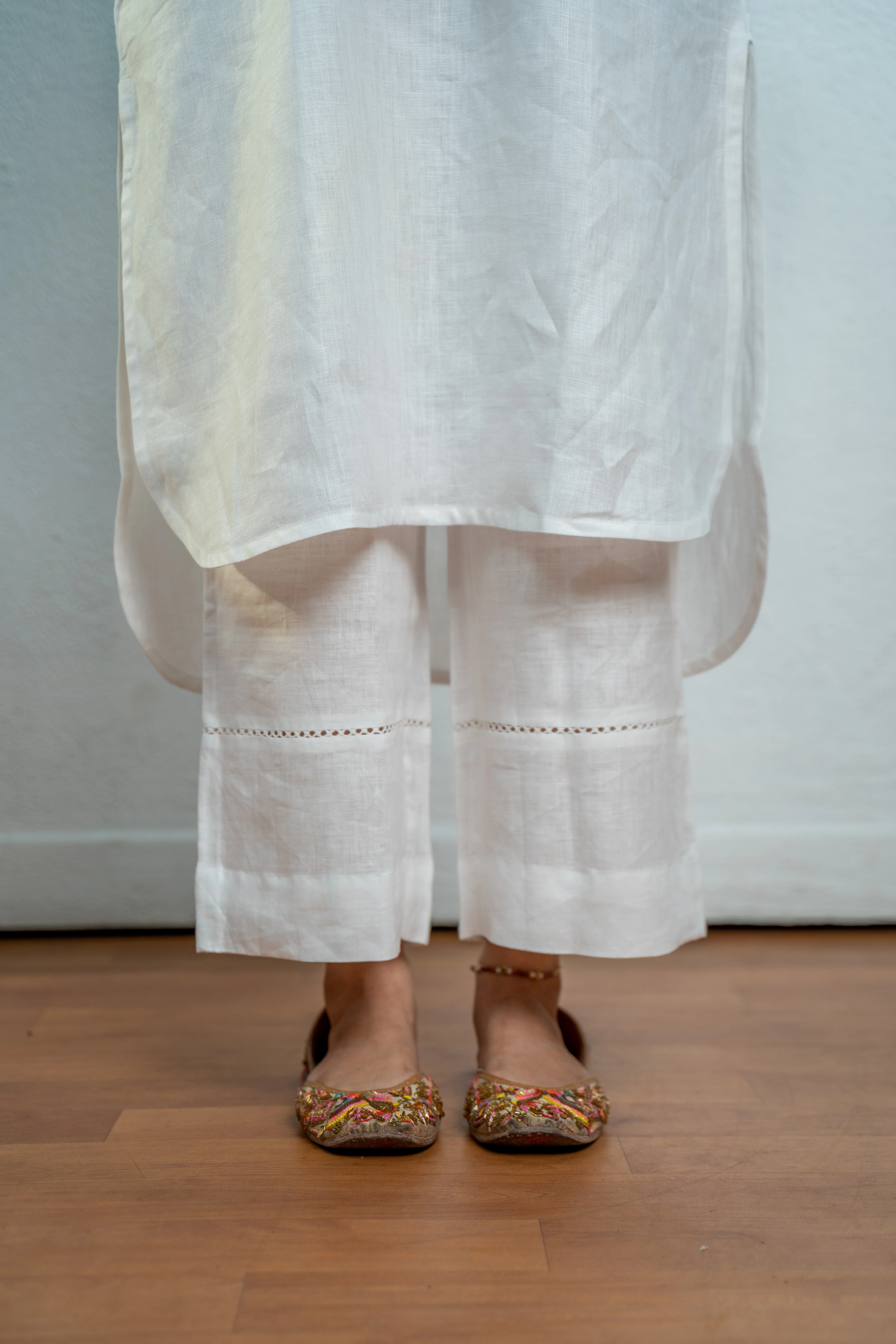 FEATHER WHITE LINEN KURTA PANT - Image 4