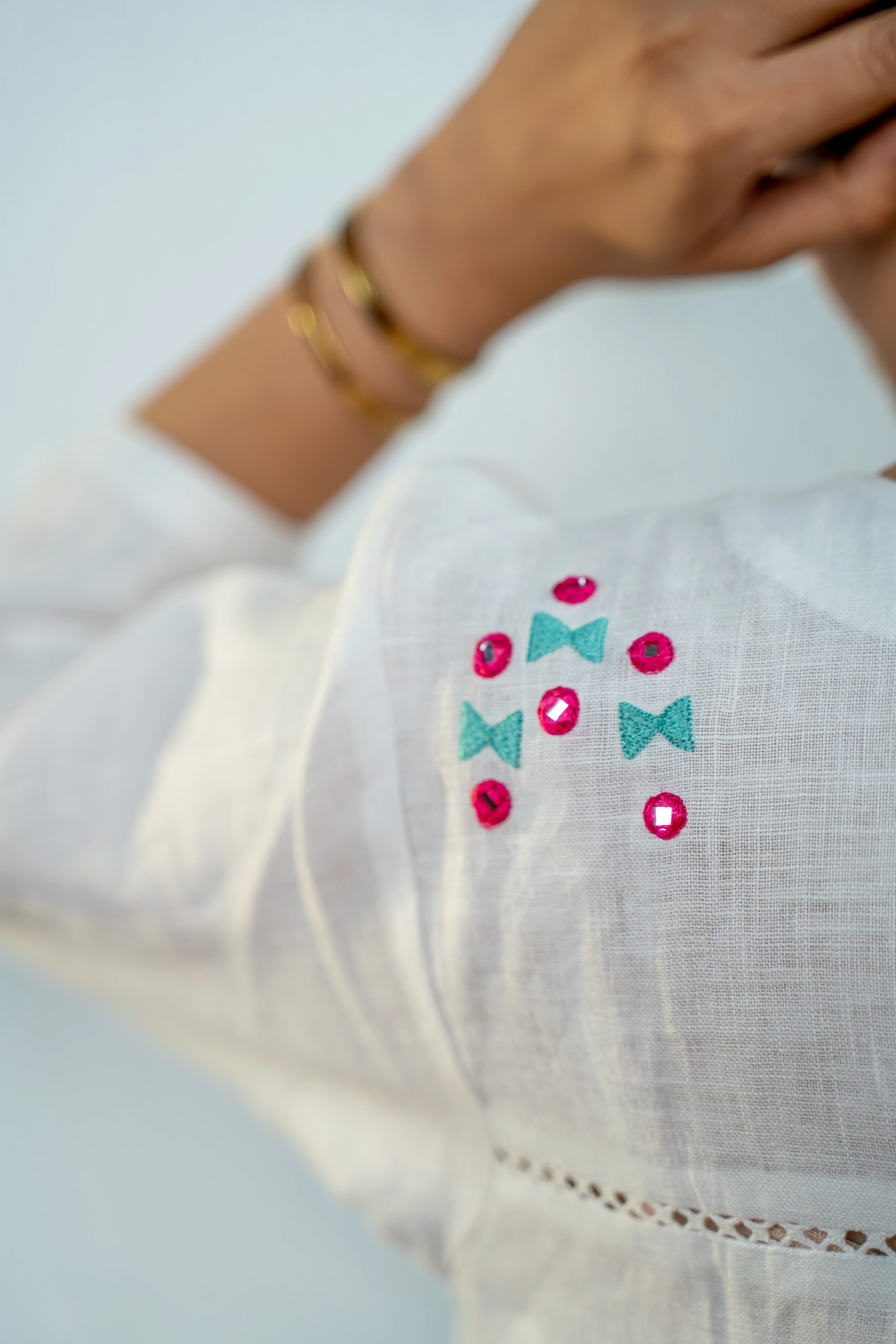 FEATHER WHITE LINEN KURTA PANT - Image 7