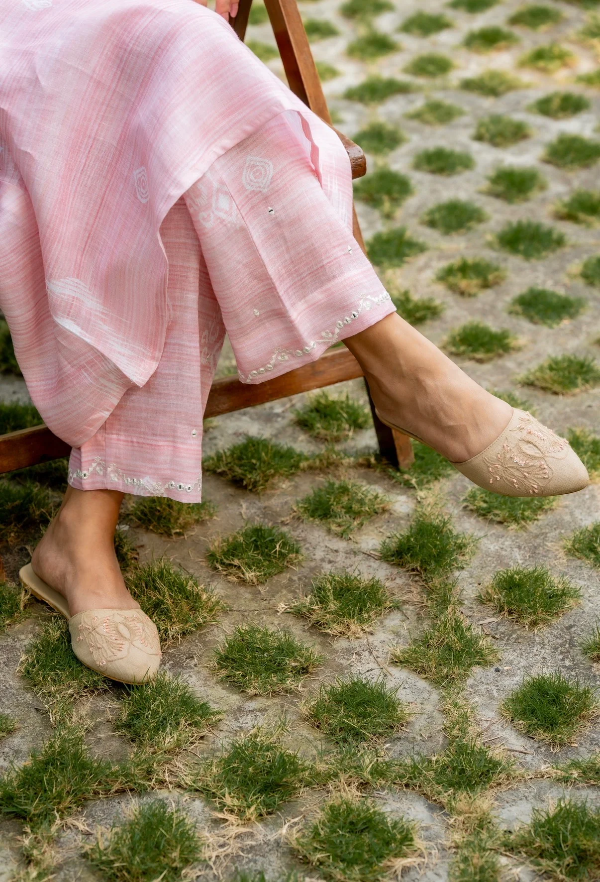 Soft Pink Linen Pair - Image 3